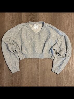 Offline By Aerie Cropped V-Neck Sweatshirt in Light Heather Gray